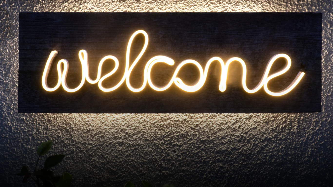 مميزات حروف بارزة ودورها في تعزيز الهوية التجارية