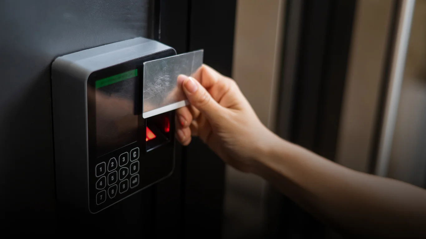 خدمات فني اكسس كنترول وأهم مميزاته في أنظمة الحماية