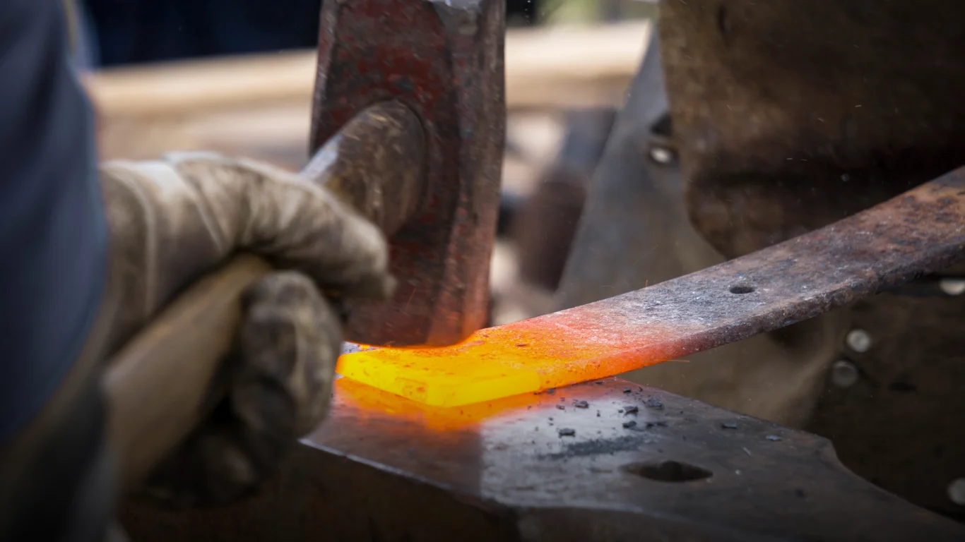 خبرة ودقة عالية من حداد مظلات لجميع أنواع المظلات والسلالم